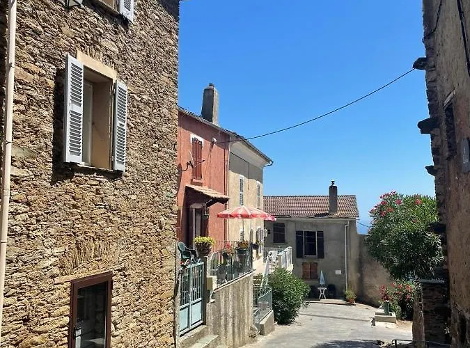 Апартаменты Le Refuge De La Tour Entre Et Ciel Porri