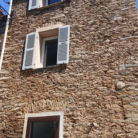 Appartamento Le Refuge De La Tour Entre Et Ciel